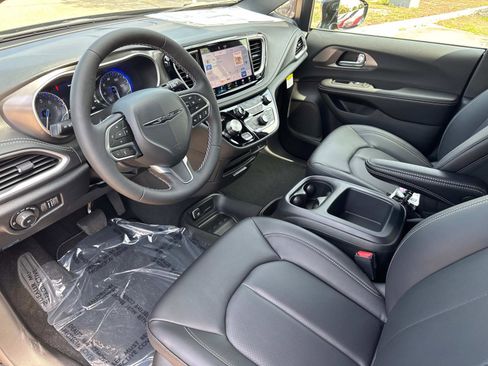 New 2026 Chrysler Pacifica Select FWD image 21