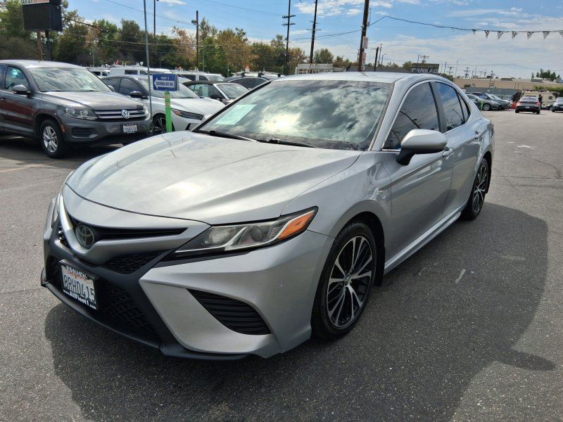 Used 2020 Toyota Camry SE FWD image 3