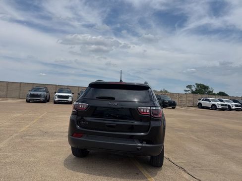 Used 2025 Jeep Compass Latitude w/ Altitude Special Edition AWD/4WD image 19