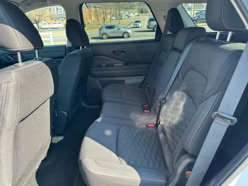 Used 2023 Nissan Pathfinder S image 14