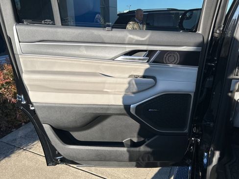 New 2025 Jeep Wagoneer Series II w/ Convenience Group I image 11