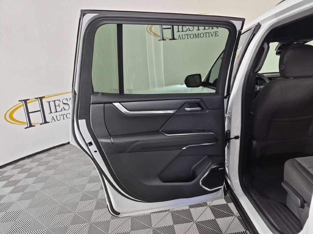 Certified 2025 GMC Acadia Elevation FWD image 29