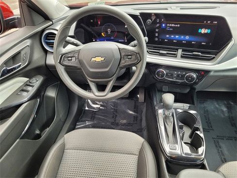 Used 2024 Chevrolet Trax LT image 14