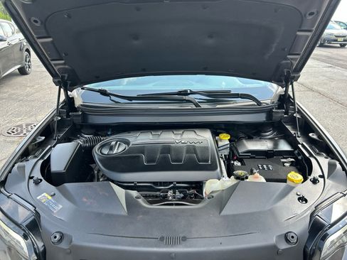 Used 2019 Jeep Cherokee Overland w/ Technology Group AWD/4WD image 27