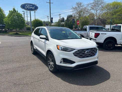 Certified 2023 Ford Edge Titanium AWD/4WD image 3