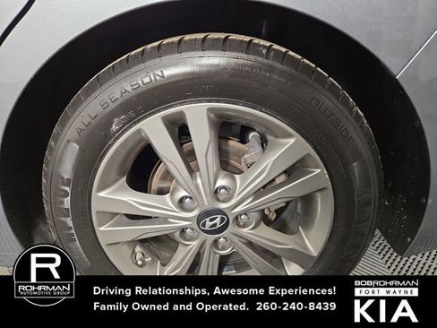 Used 2018 Hyundai Elantra SEL w/ Cargo Package image 11