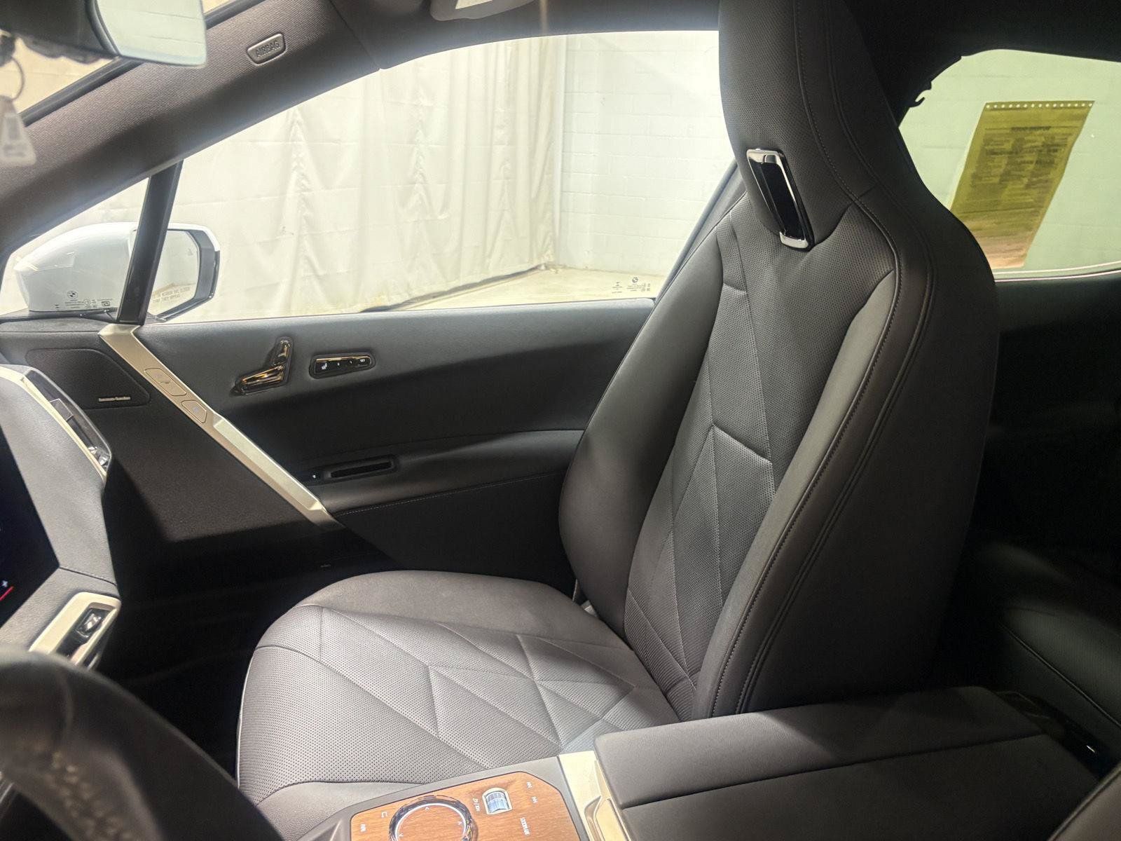 Used 2023 BMW iX xDrive50 w/ Premium Package AWD/4WD image 29