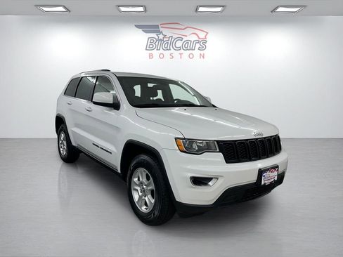 Used 2017 Jeep Grand Cherokee Laredo w/ Quick Order Package 23E AWD/4WD image 3