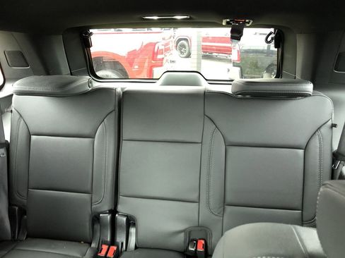 Used 2023 Chevrolet Tahoe Z71 w/ Z71 Off-Road Package image 12