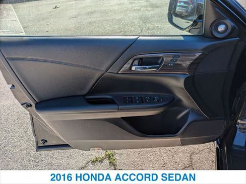 Used 2016 Honda Accord Touring image 12