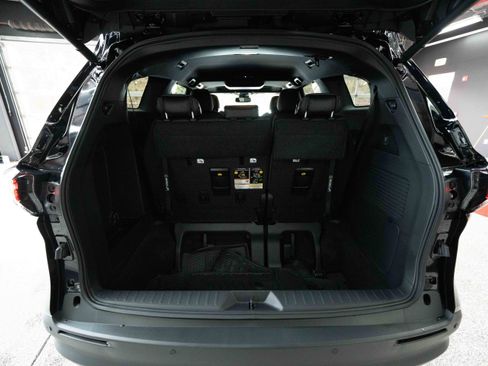 Used 2025 Toyota Sienna XLE Woodland Edition image 29