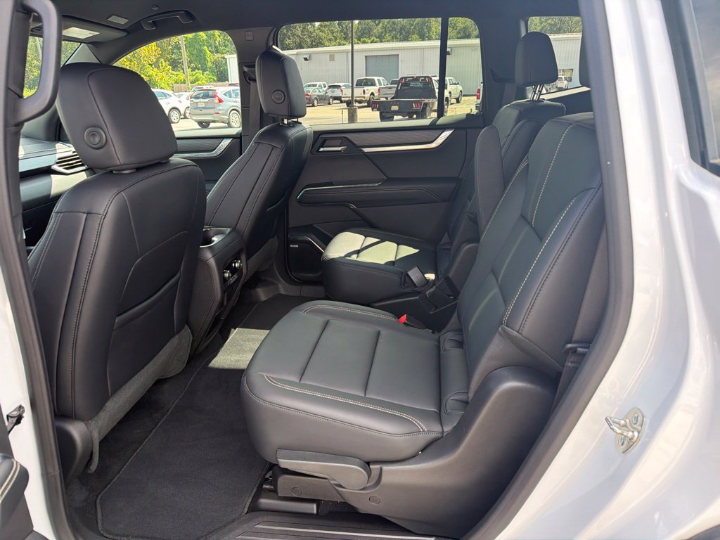 Used 2026 GMC Acadia Elevation w/ Elevation Premium Package FWD image 31