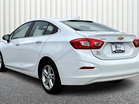 Used 2016 Chevrolet Cruze LT image 4