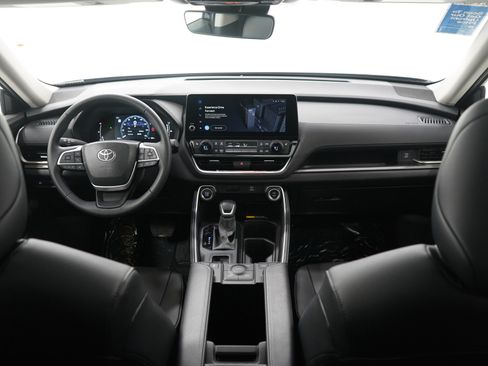 Used 2025 Toyota Grand Highlander AWD image 13