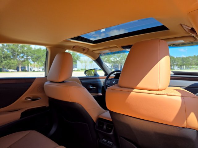 Used 2025 Lexus ES 350 w/ Premium Package FWD image 12