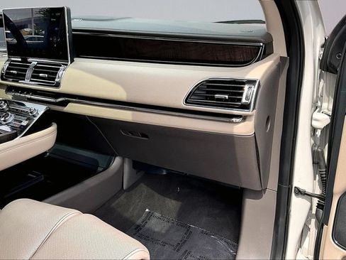 Used 2022 Lincoln Navigator Reserve AWD/4WD image 16