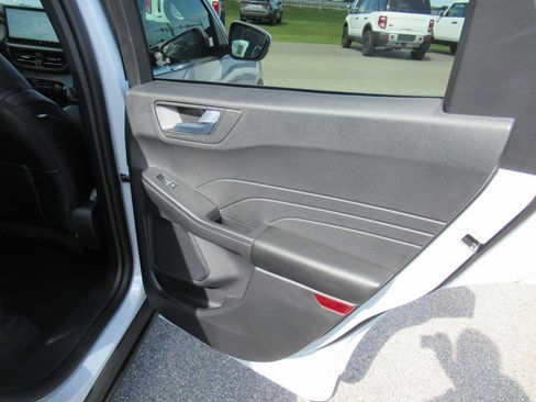 New 2026 Ford Escape SE FWD image 13
