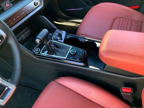 Used 2024 Kia Sportage SX image 15