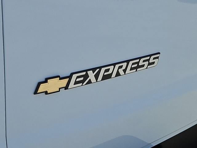New 2026 Chevrolet Express 2500 Extended w/ Communications Package RWD image 29