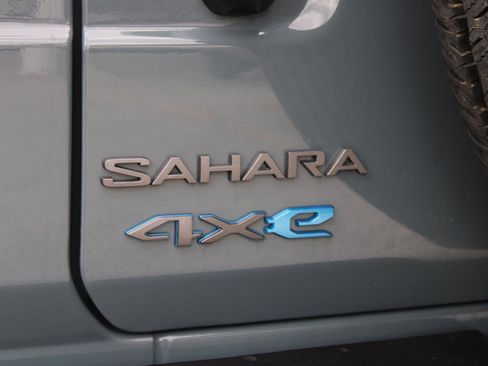 Used 2025 Jeep Wrangler Sahara image 10