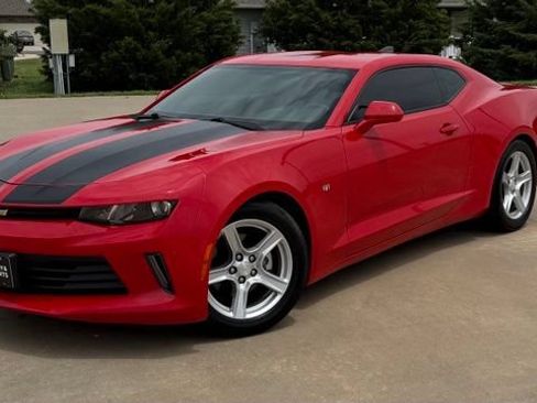 Used 2017 Chevrolet Camaro LT RWD image 2