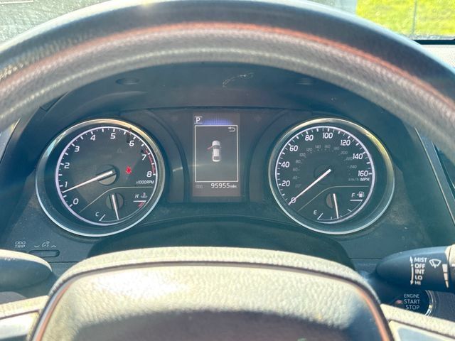Used 2018 Toyota Camry LE w/ Moonroof Package FWD image 10