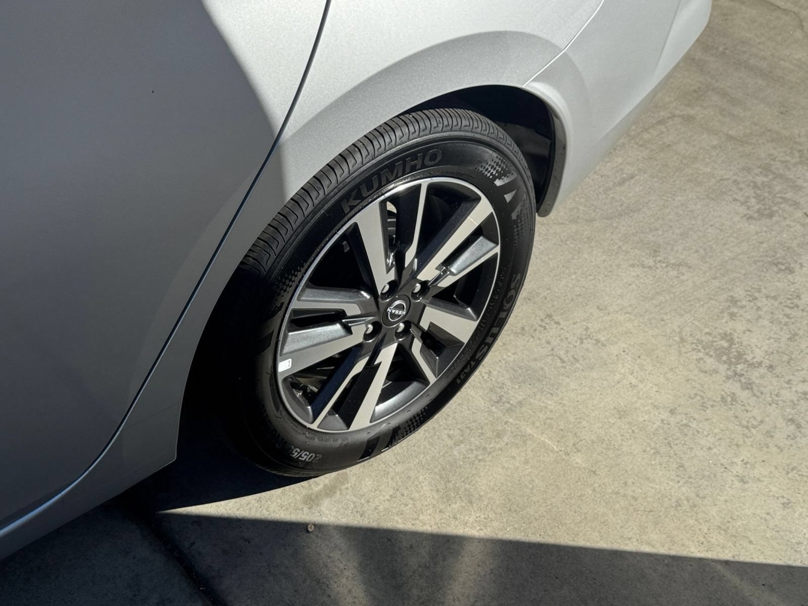 Used 2025 Nissan Versa SV FWD image 28
