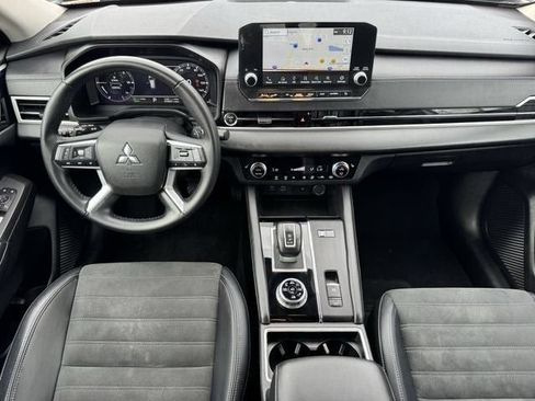 Used 2023 Mitsubishi Outlander SE AWD/4WD image 11