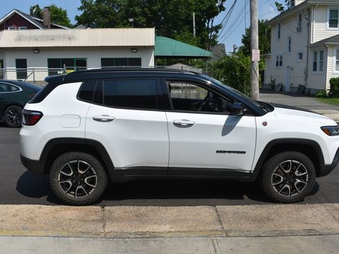 Used 2025 Jeep Compass Trailhawk AWD/4WD image 5