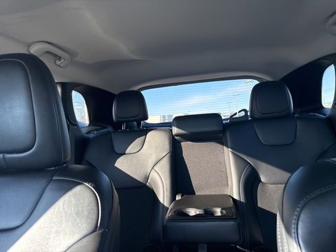 Used 2021 Jeep Cherokee Latitude Plus image 32