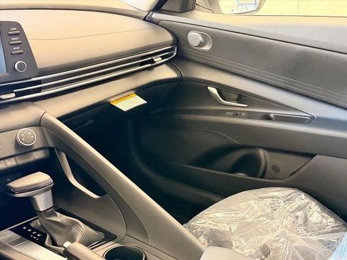 New 2026 Hyundai Elantra SE FWD image 13