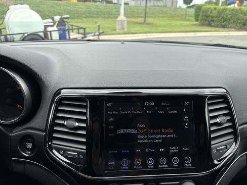 Used 2019 Jeep Grand Cherokee Limited AWD/4WD image 28