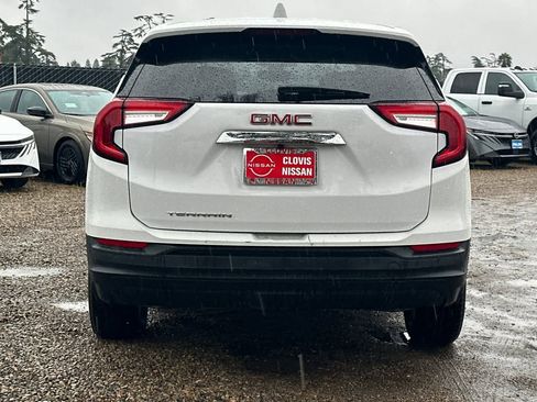 Used 2024 GMC Terrain SLE image 8