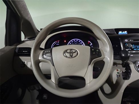 Used 2011 Toyota Sienna LE image 12