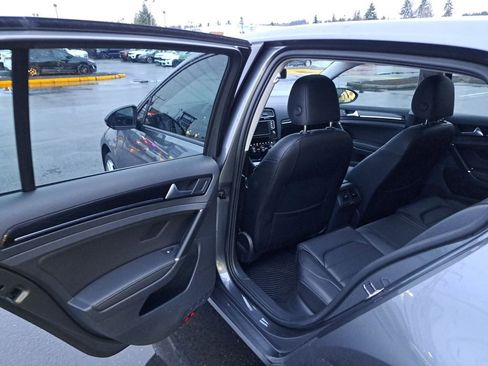 Used 2017 Volkswagen Golf image 13