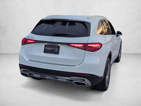 Used 2026 Mercedes-Benz GLC 300 image 2