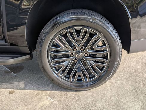 New 2026 Chevrolet Suburban Premier image 26