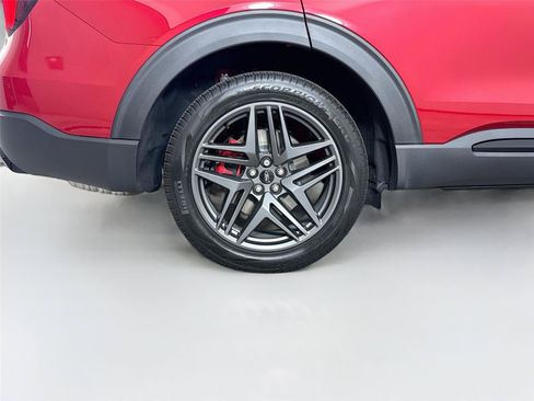 Used 2025 Ford Explorer ST-Line w/ Premium Package RWD image 16