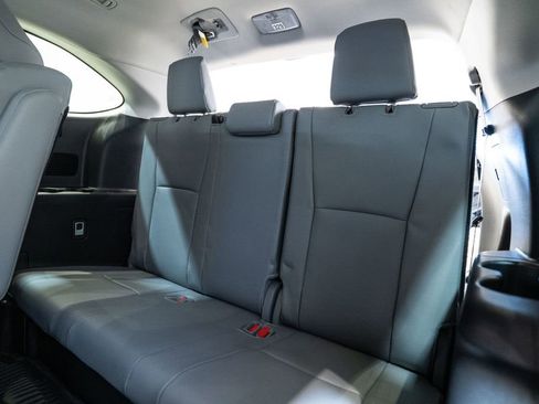 Certified 2025 Toyota Highlander XLE image 36