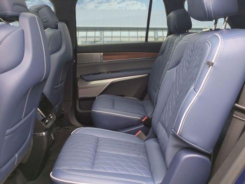 Certified 2026 Cadillac Vistiq Premium Luxury AWD/4WD image 21