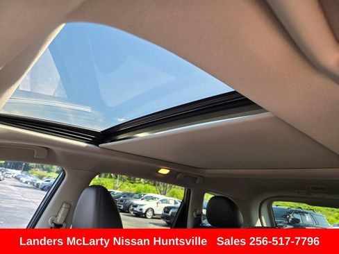 Used 2019 Nissan Rogue SL w/ Premium Package FWD image 18