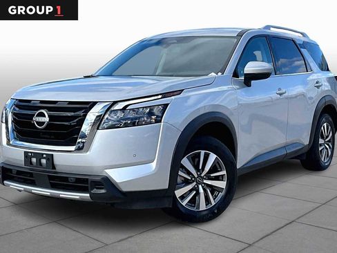 Used 2025 Nissan Pathfinder SL image 1