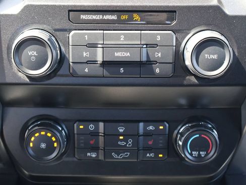 Used 2019 Ford F150 XLT w/ Equipment Group 302A Luxury AWD/4WD image 16
