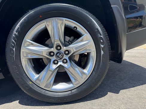 Used 2018 Toyota Highlander Limited AWD/4WD image 12