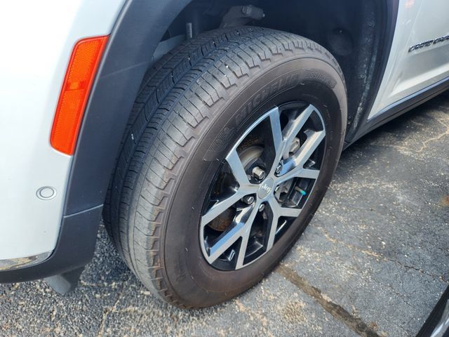 Used 2023 Jeep Grand Cherokee L Limited w/ Luxury Tech Group II AWD/4WD image 20