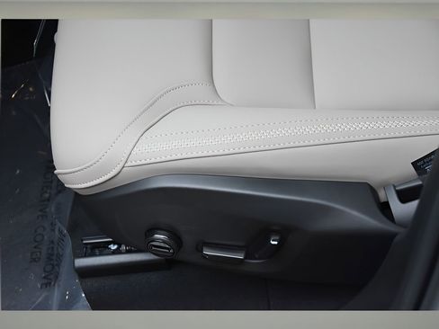 Certified 2026 Volvo XC60 B5 Plus w/ Protection Package Premier AWD/4WD image 32