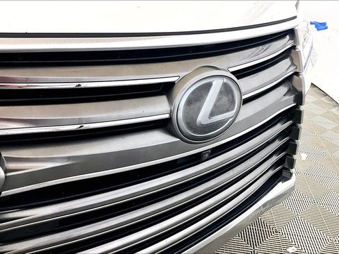 Used 2016 Lexus LX 570 4WD w/ Luxury Package image 23