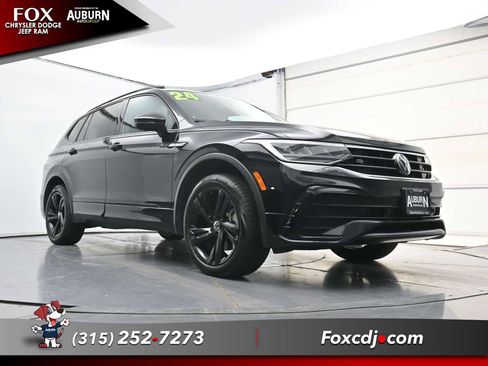 Used 2024 Volkswagen Tiguan SE R-Line AWD/4WD image 19