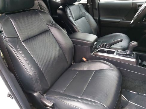 Used 2023 Toyota Tacoma TRD Sport image 10