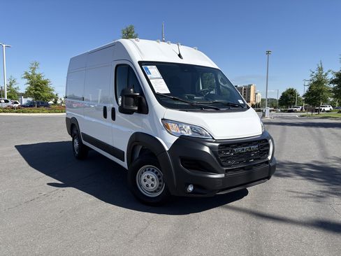 Used 2025 RAM ProMaster 1500 w/ Convenience Group FWD image 2